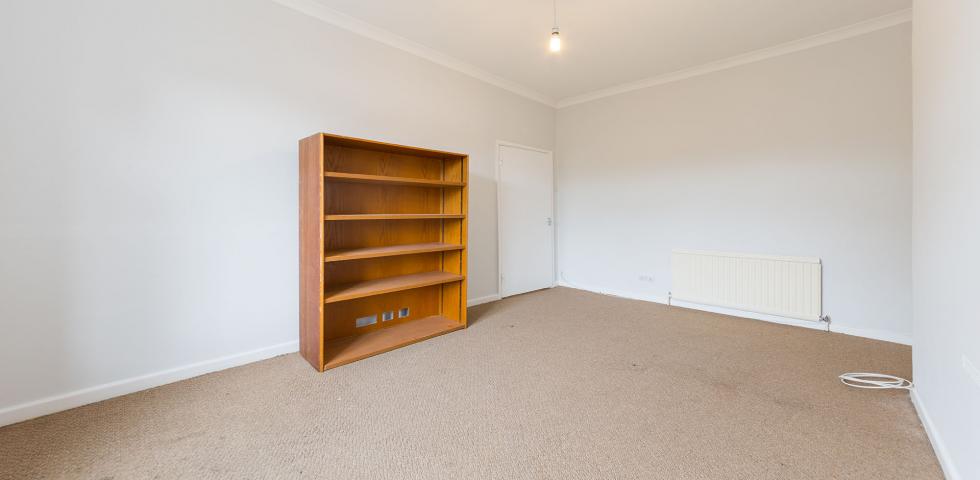 			2 Bedroom, 1 bath, 1 reception Flat			 Victoria Road, QUEENS PARK 